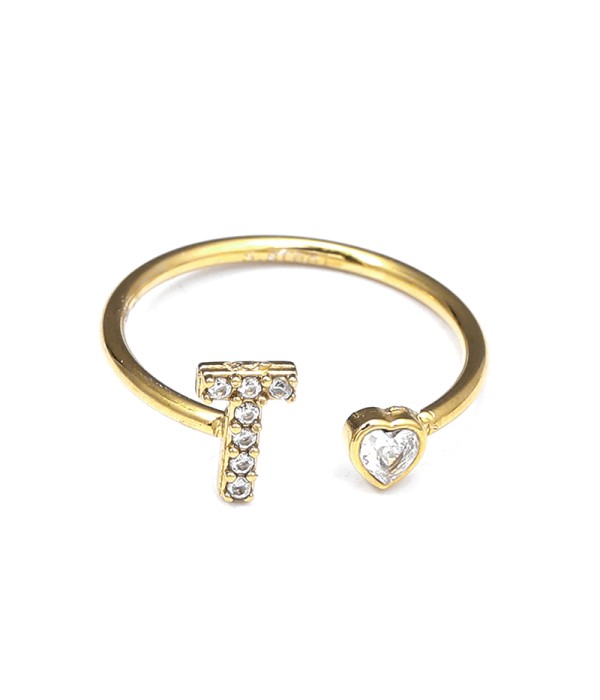 Anillo dorado con letra T y corazón de circonita