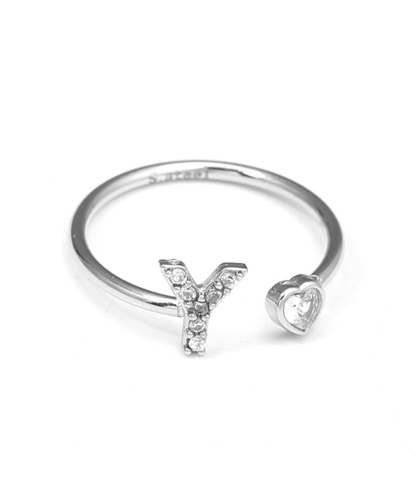 Anillo plateado con letra Y y corazón de circonita