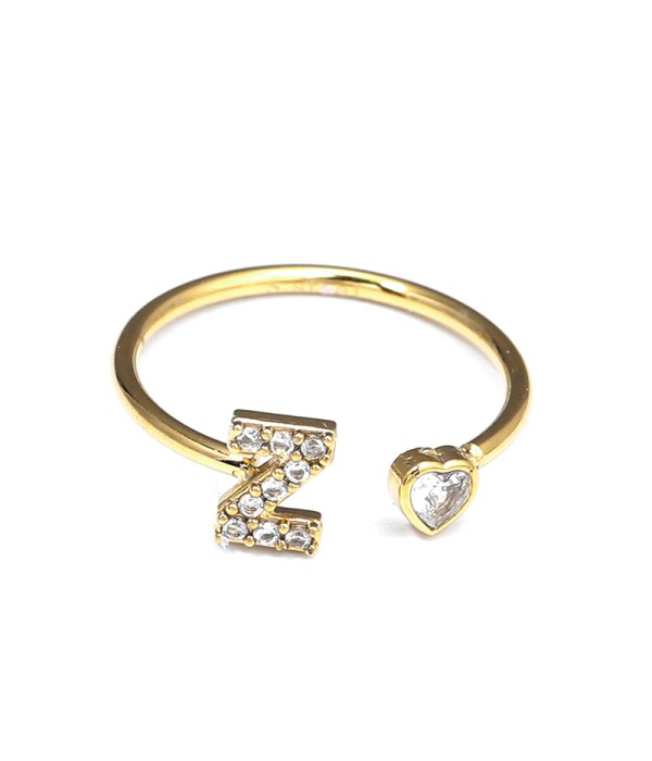 Anillo dorado con letra Z y corazón de circonita