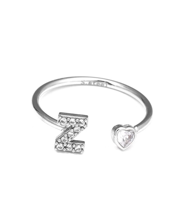 Anillo plateado con letra Z y corazón de circonita