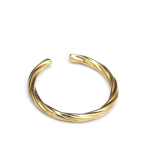 Anillo abierto dorado con diseño trenzado