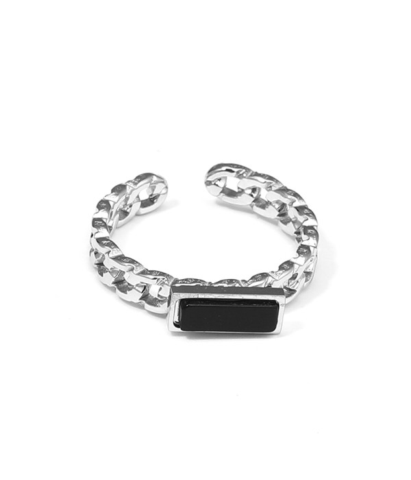 Anillo plateado tipo cadena con piedra rectangular