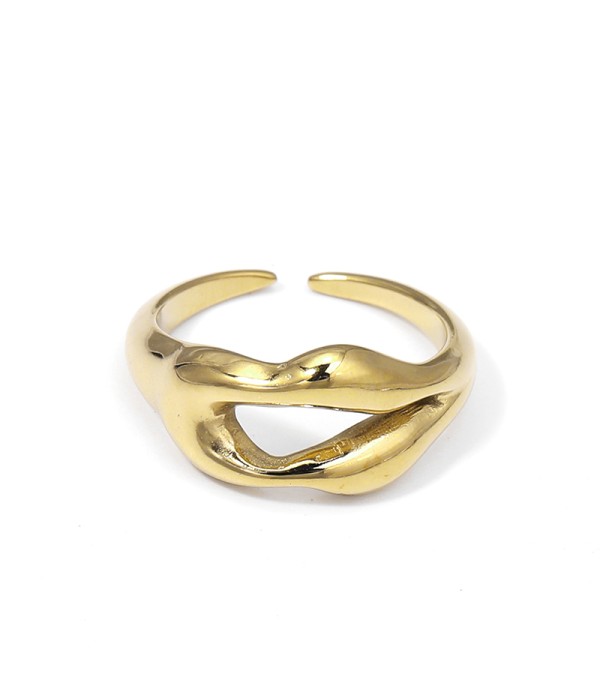 Anillo dorado con diseño ondulado y apertura central