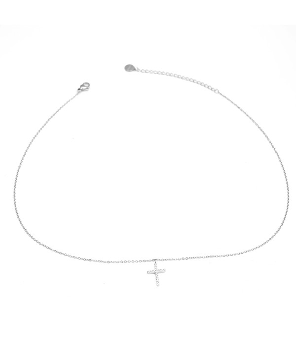 Collar minimalista plateado con cruz grande de circonitas