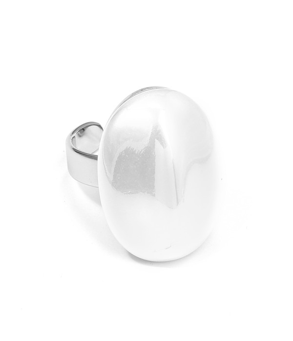 Anillo plateado con perla ovalada