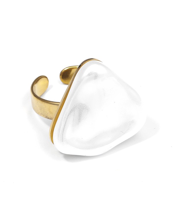 Anillo dorado ajustable con perla irregular