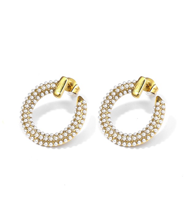 Pendientes de aro dorado con perlas