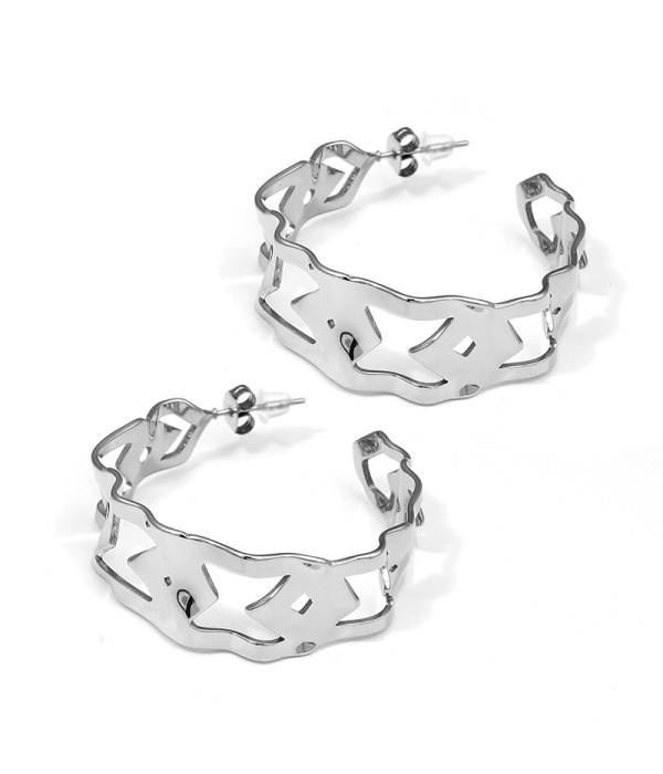 Pendientes aro plateado calado con motivo geométrico