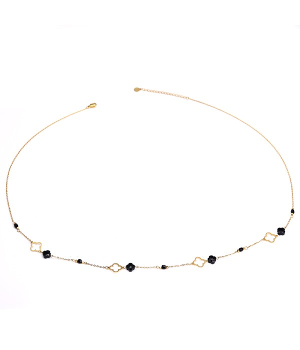 Collar dorado con tréboles y cuentas negras