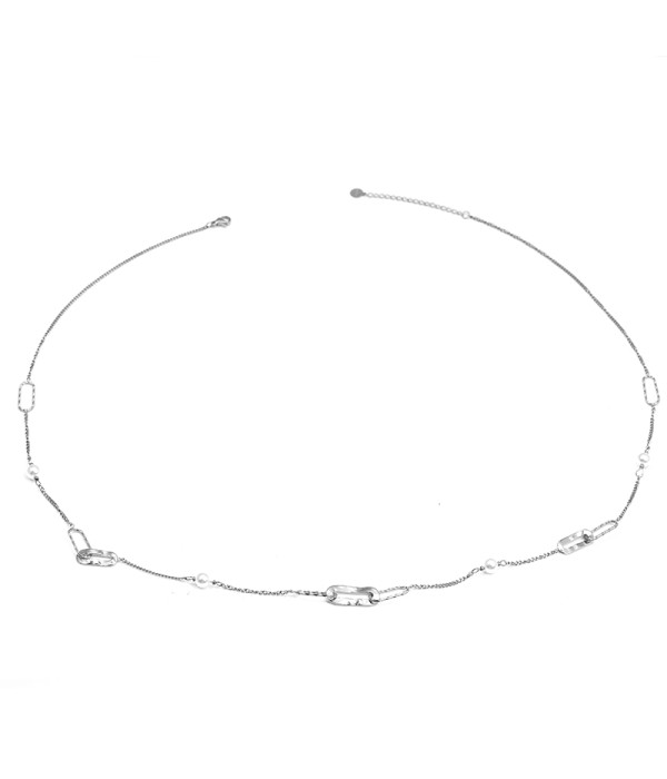Collar plateado con eslabones irregulares y perlas